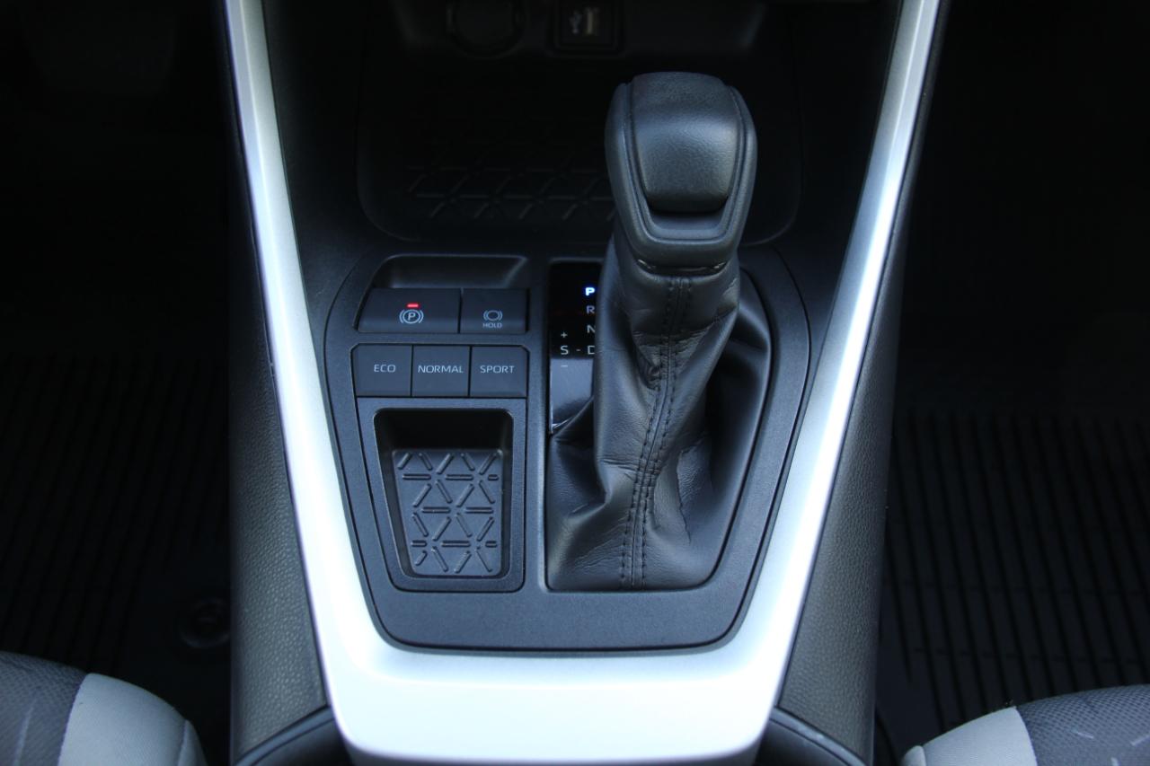 Toyota RAV4 XLE 2025