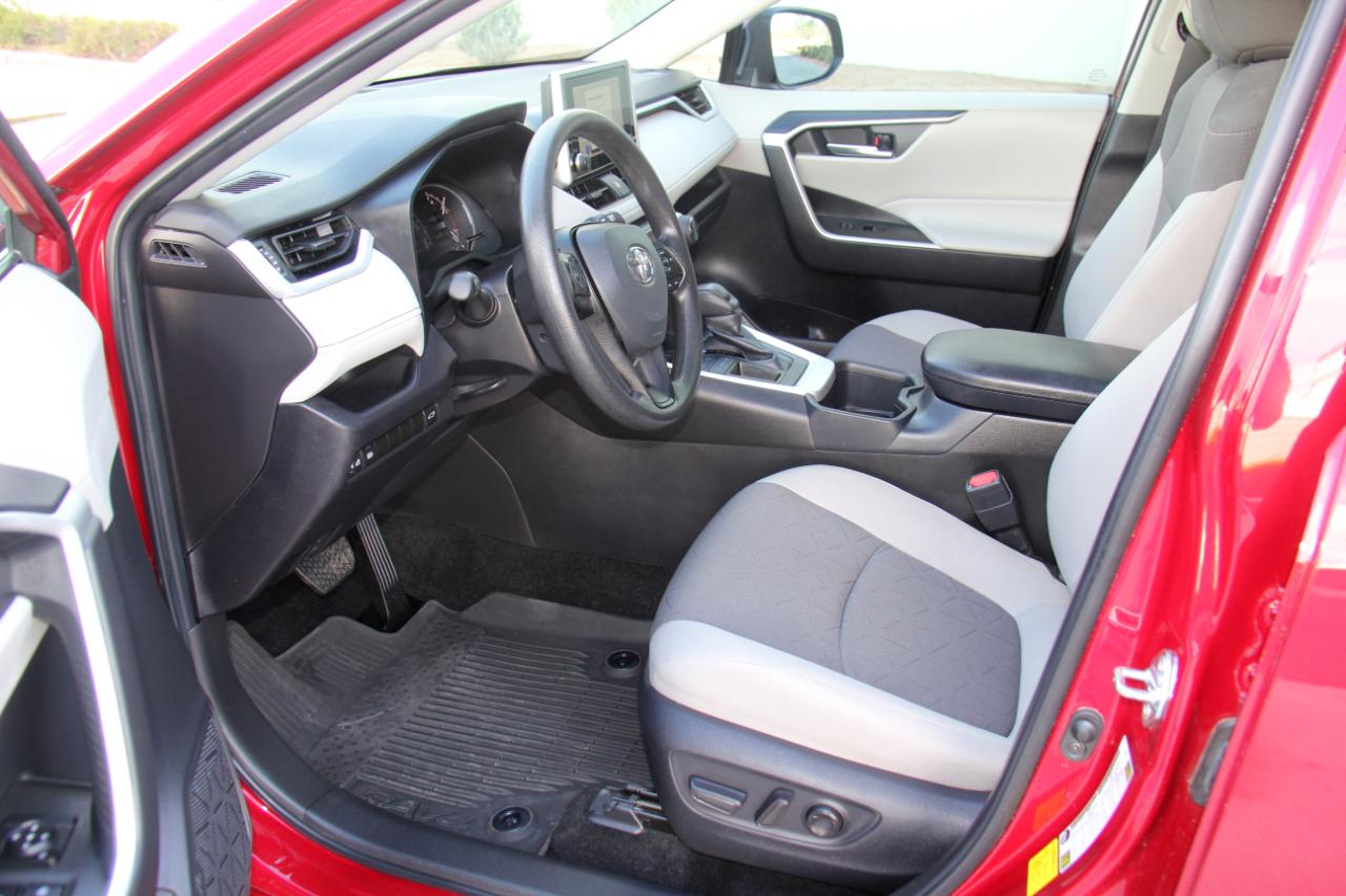 Toyota RAV4 XLE 2025