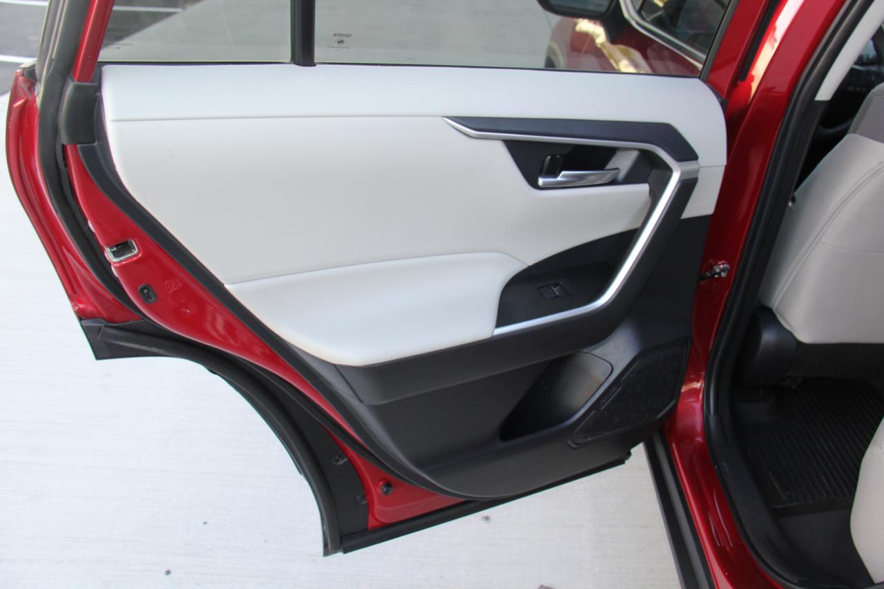 Toyota RAV4 XLE 2025