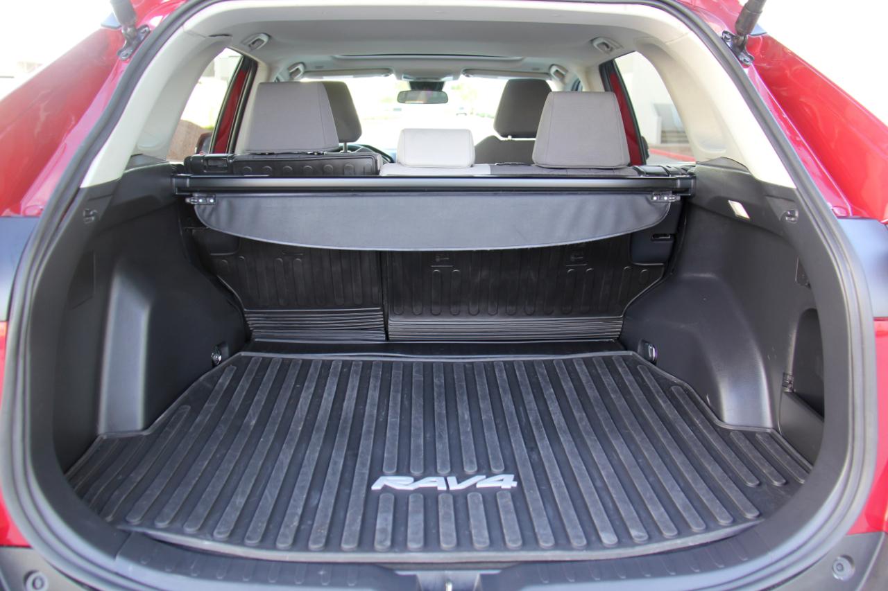Toyota RAV4 XLE 2025