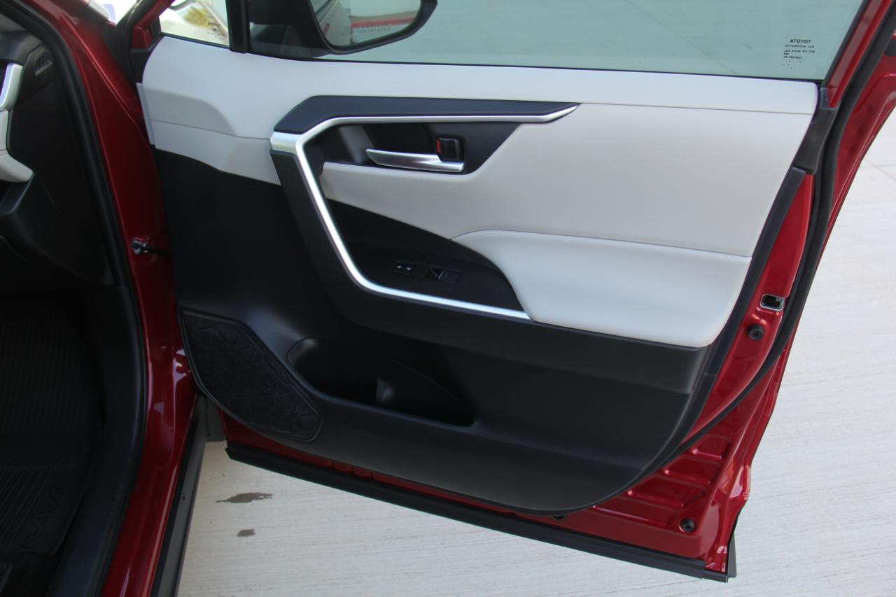 Toyota RAV4 XLE 2025