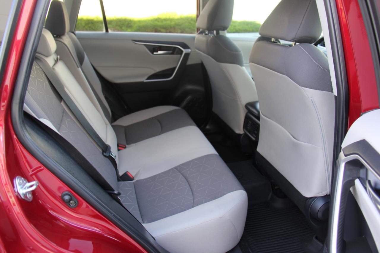 Toyota RAV4 XLE 2025