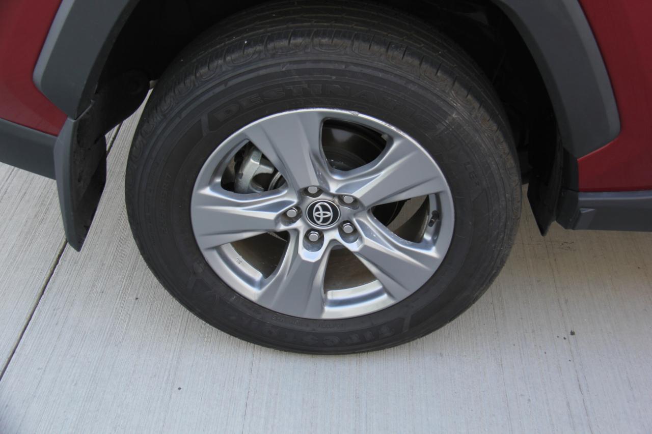 Toyota RAV4 XLE 2025