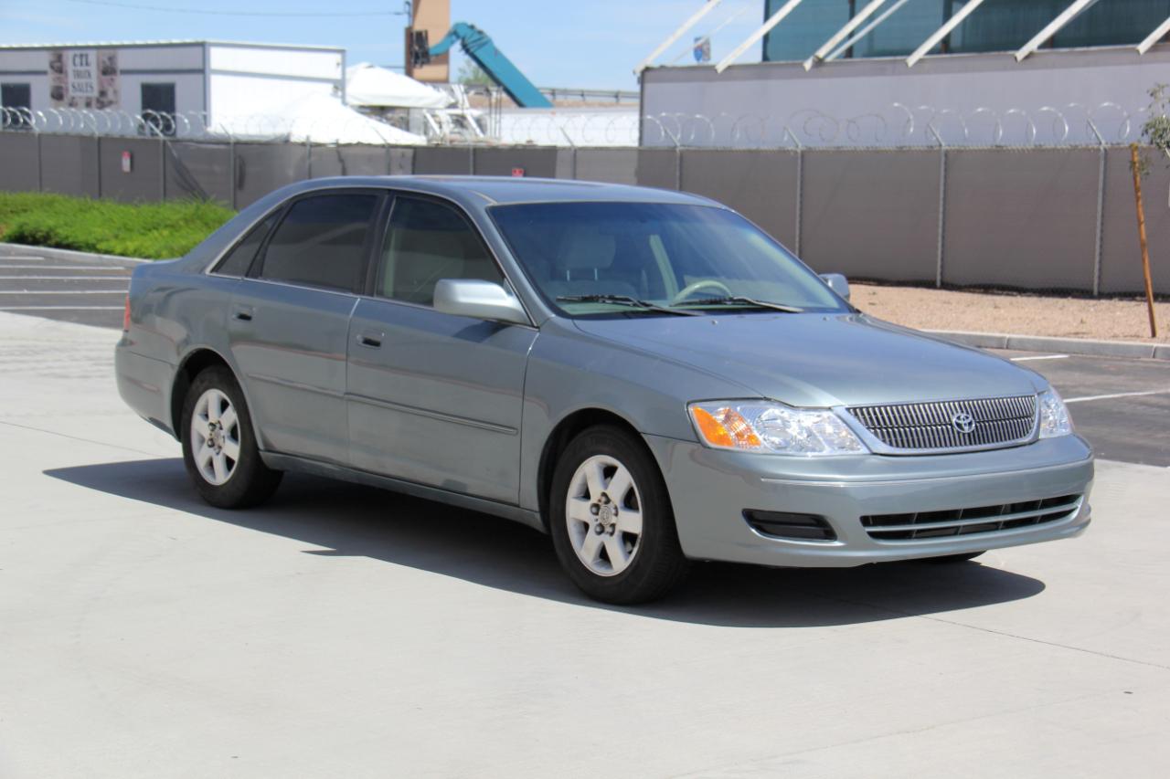 Toyota Avalon XL 2000