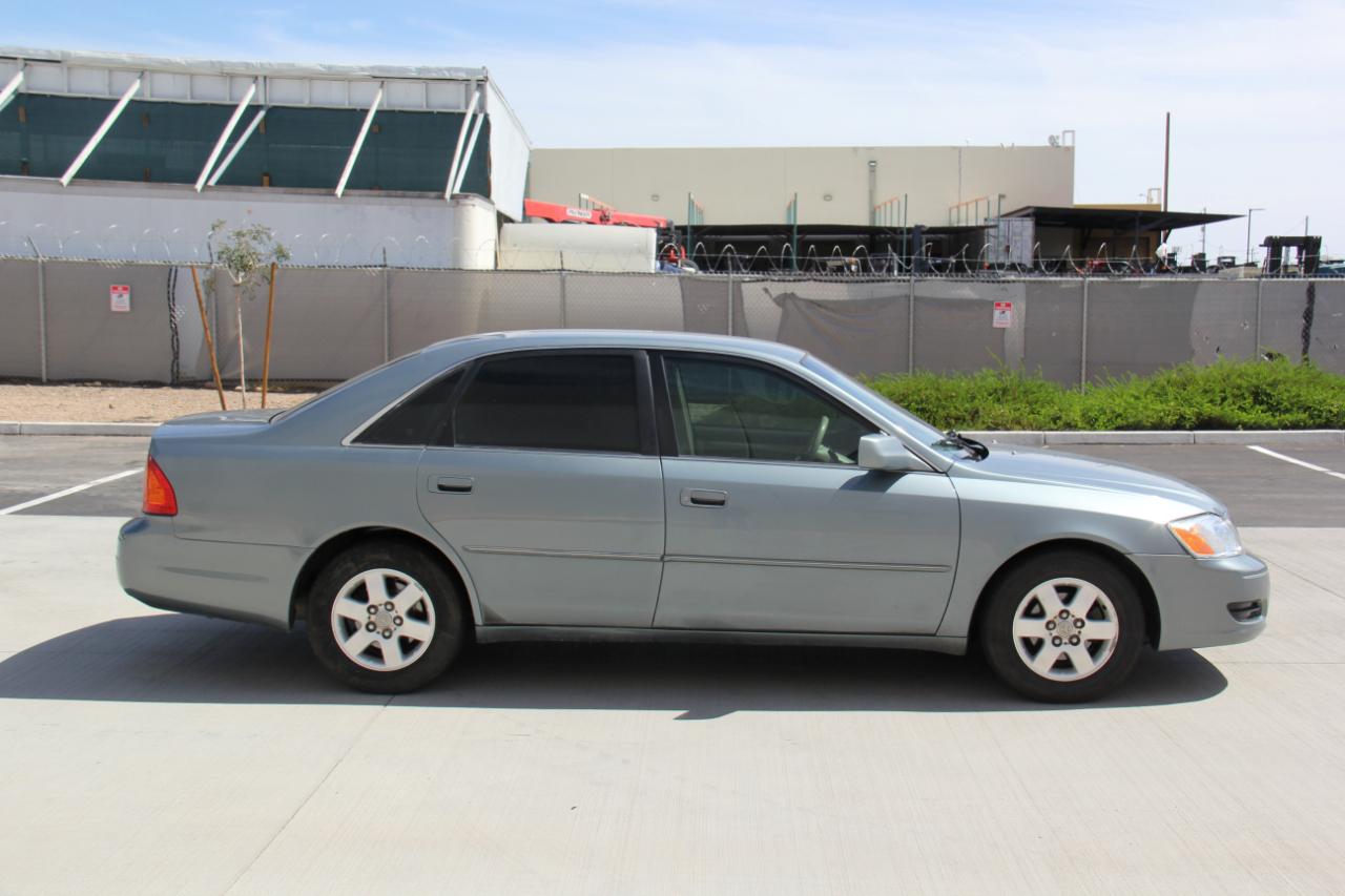 Toyota Avalon XL 2000