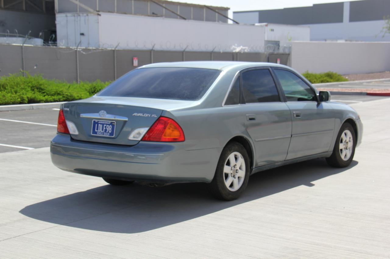 Toyota Avalon XL 2000
