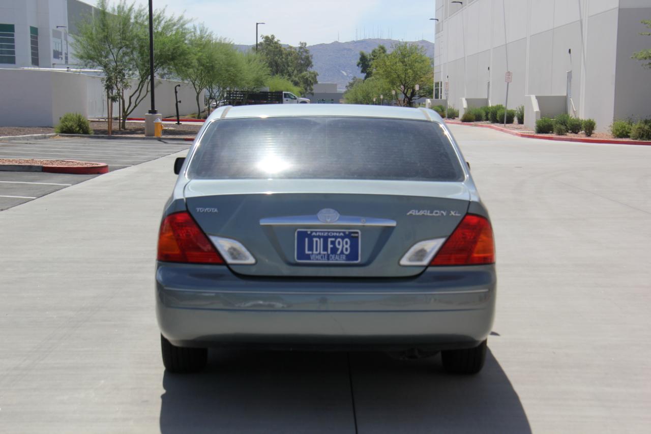 Toyota Avalon XL 2000