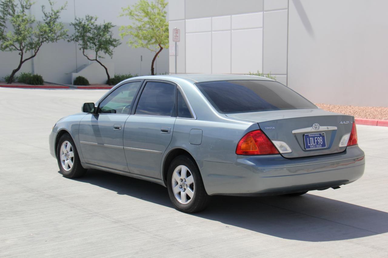 Toyota Avalon XL 2000