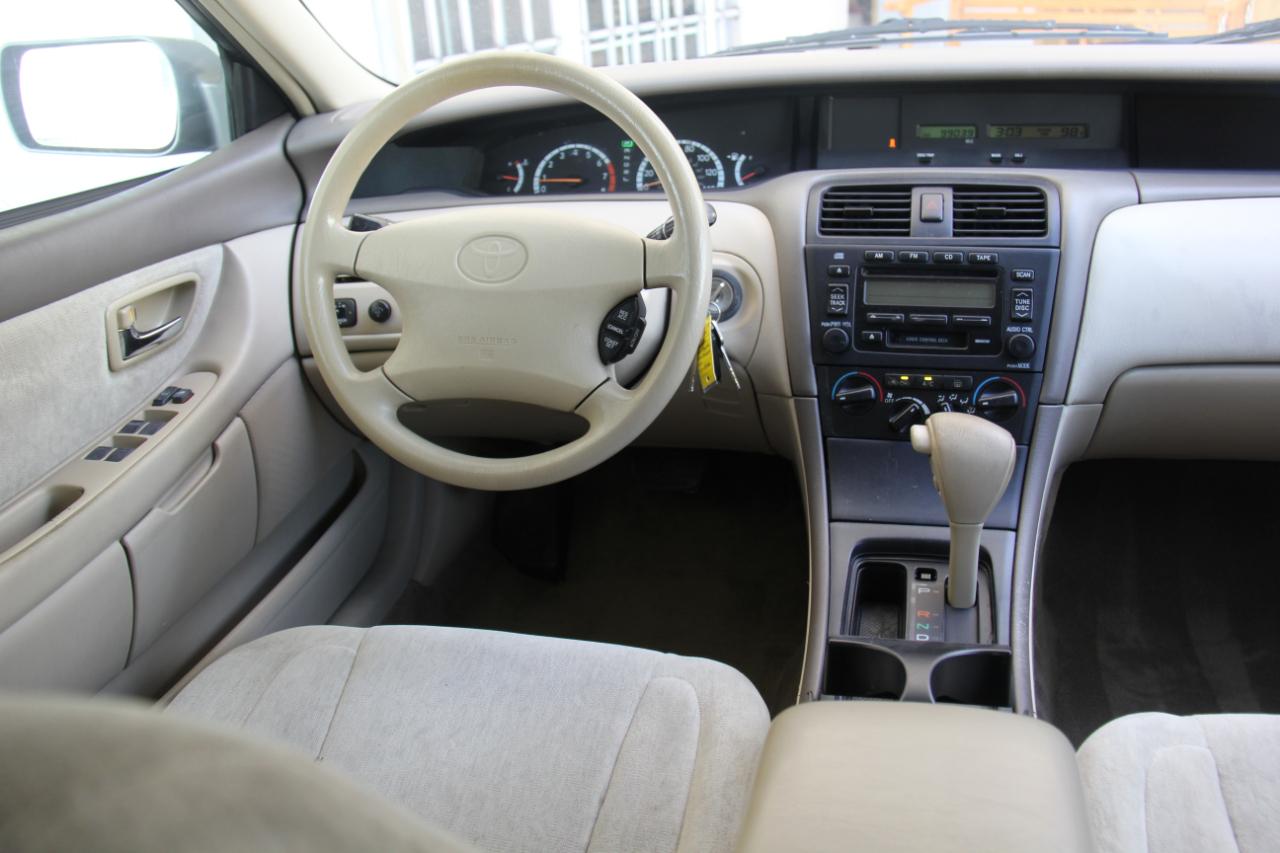 Toyota Avalon XL 2000