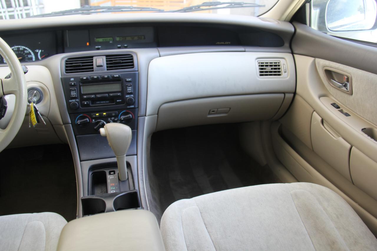 Toyota Avalon XL 2000