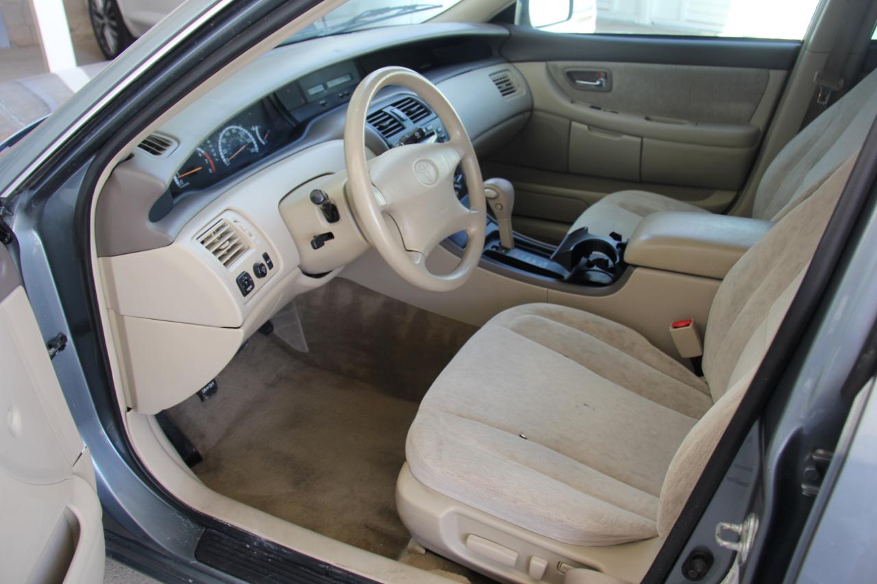 Toyota Avalon XL 2000
