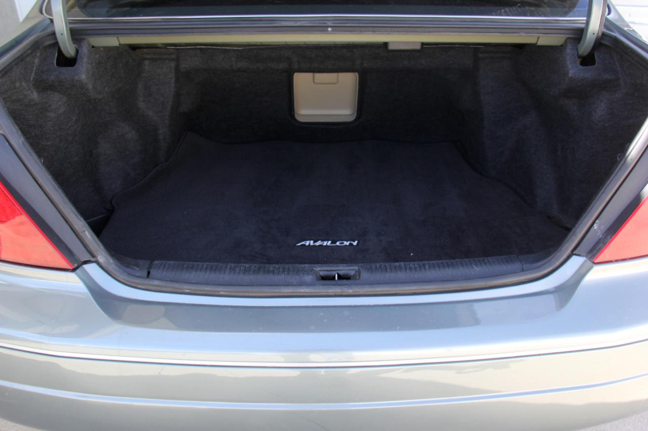 Toyota Avalon XL 2000