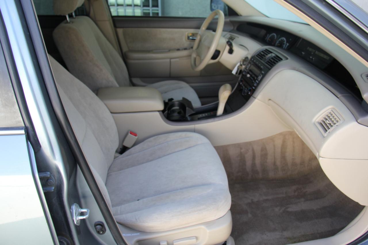 Toyota Avalon XL 2000