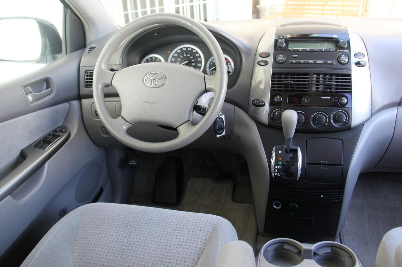 Toyota Sienna CE FWD 7-Passenger 2007