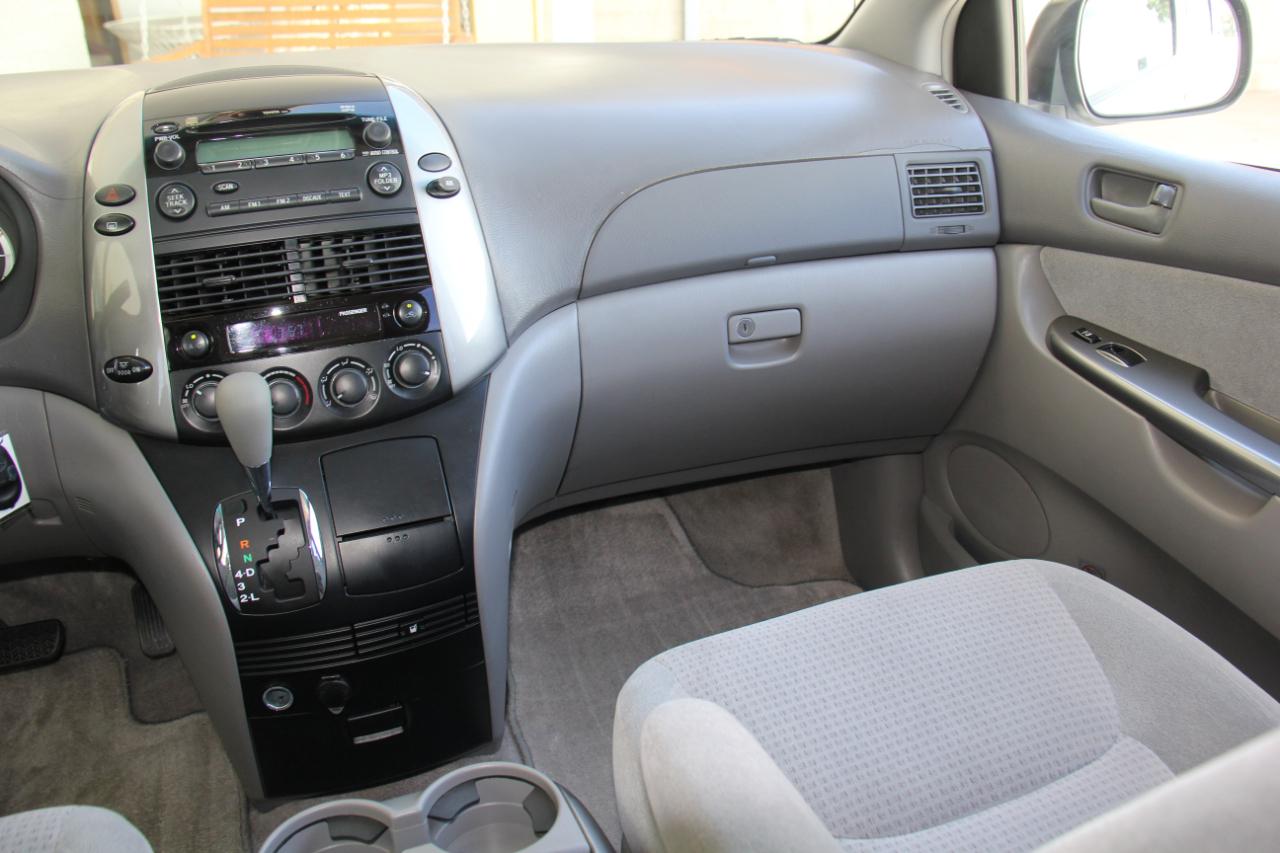 Toyota Sienna CE FWD 7-Passenger 2007