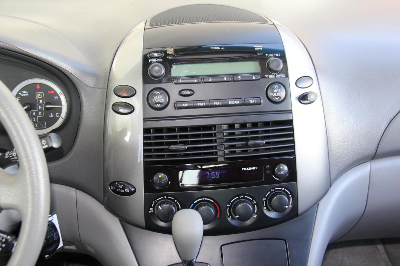 Toyota Sienna CE FWD 7-Passenger 2007