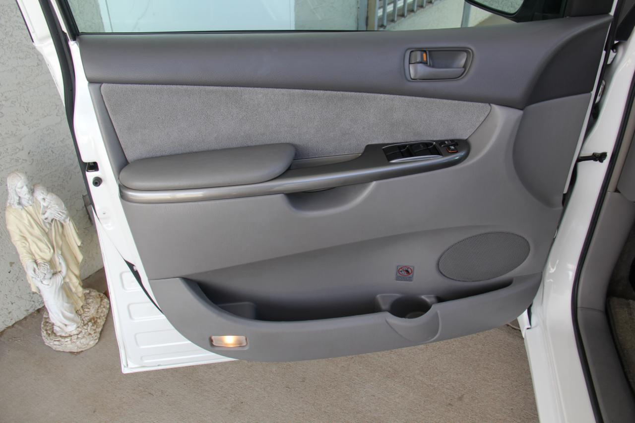 Toyota Sienna CE FWD 7-Passenger 2007