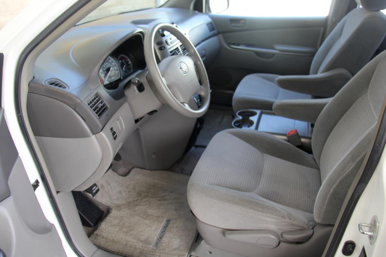 Toyota Sienna CE FWD 7-Passenger 2007