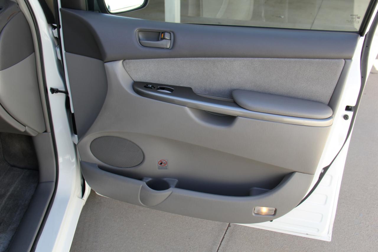 Toyota Sienna CE FWD 7-Passenger 2007