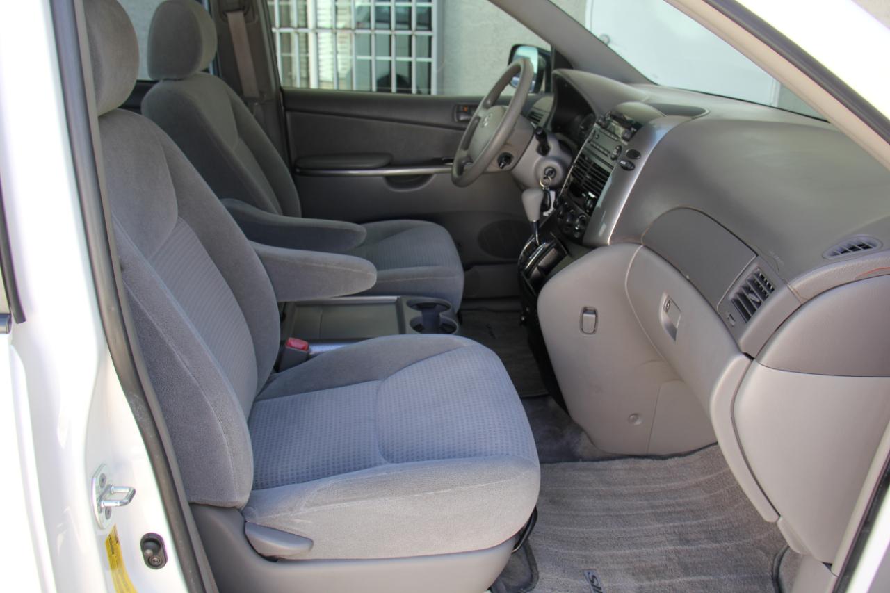 Toyota Sienna CE FWD 7-Passenger 2007