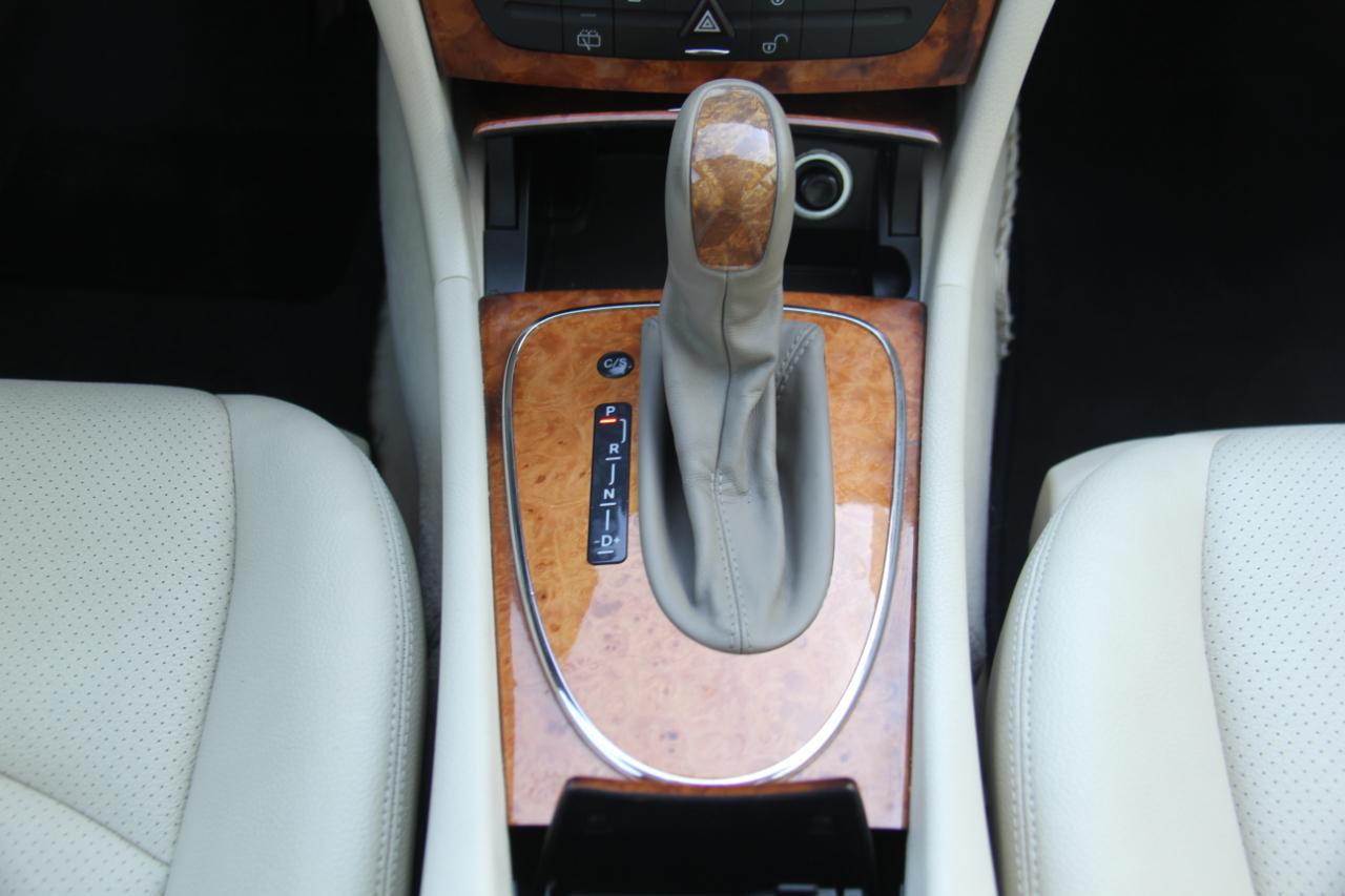 Mercedes-Benz E-Class photo 16