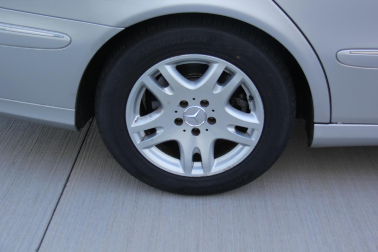 Mercedes-Benz E-Class photo 30