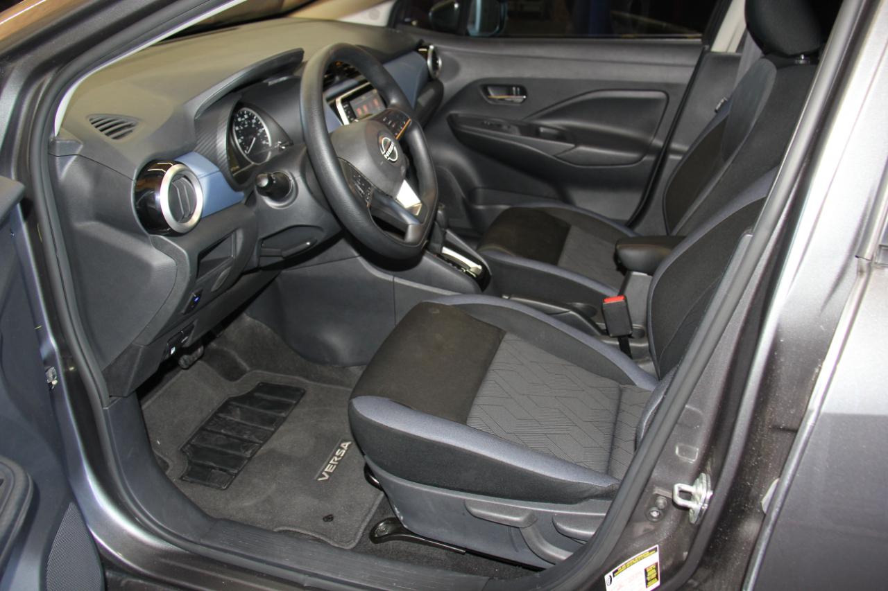 Nissan Versa SV 2025