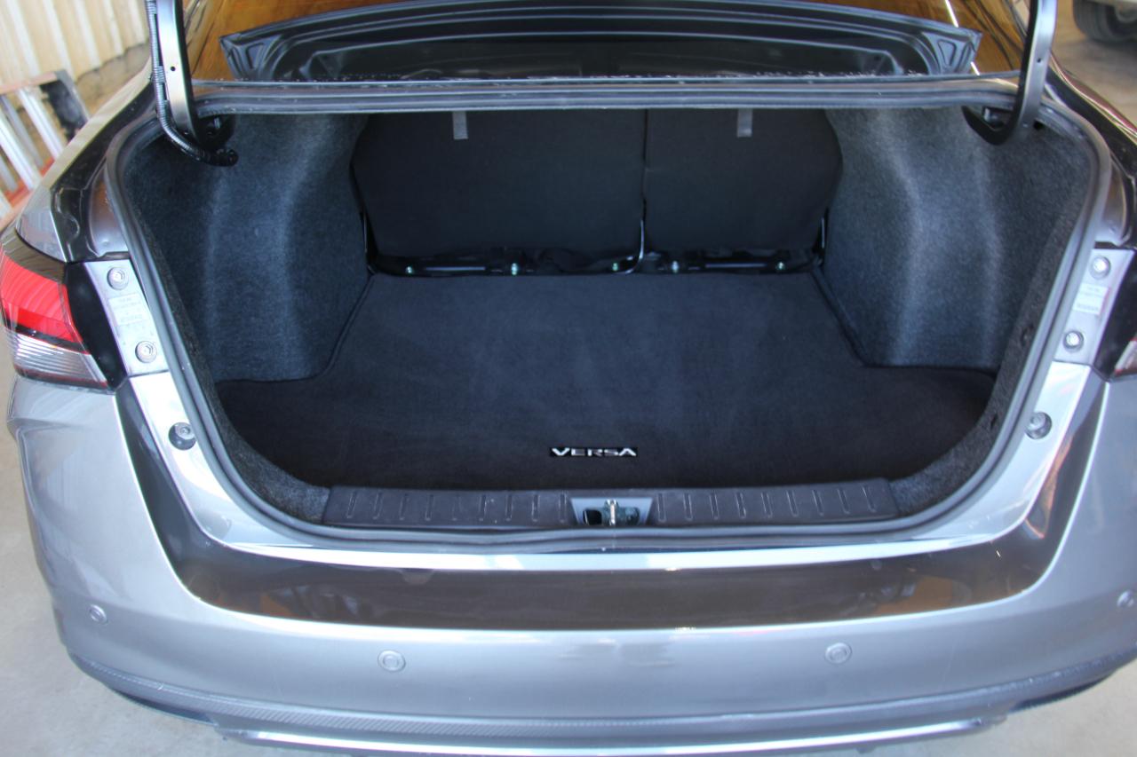 Nissan Versa SV 2025
