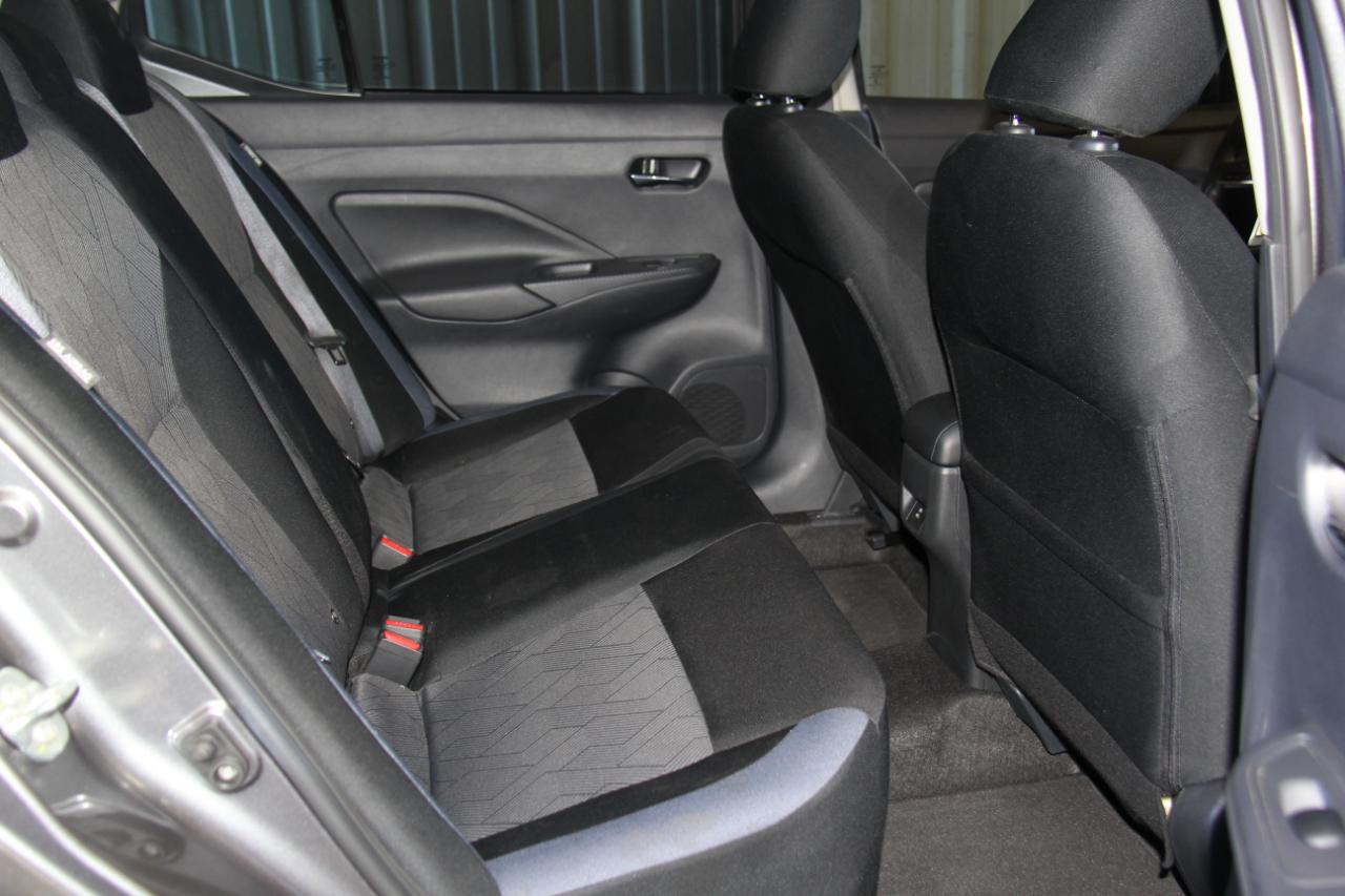Nissan Versa SV 2025