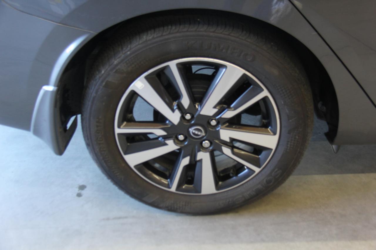 Nissan Versa SV 2025