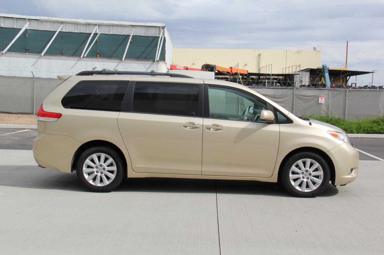 Toyota Sienna  2014
