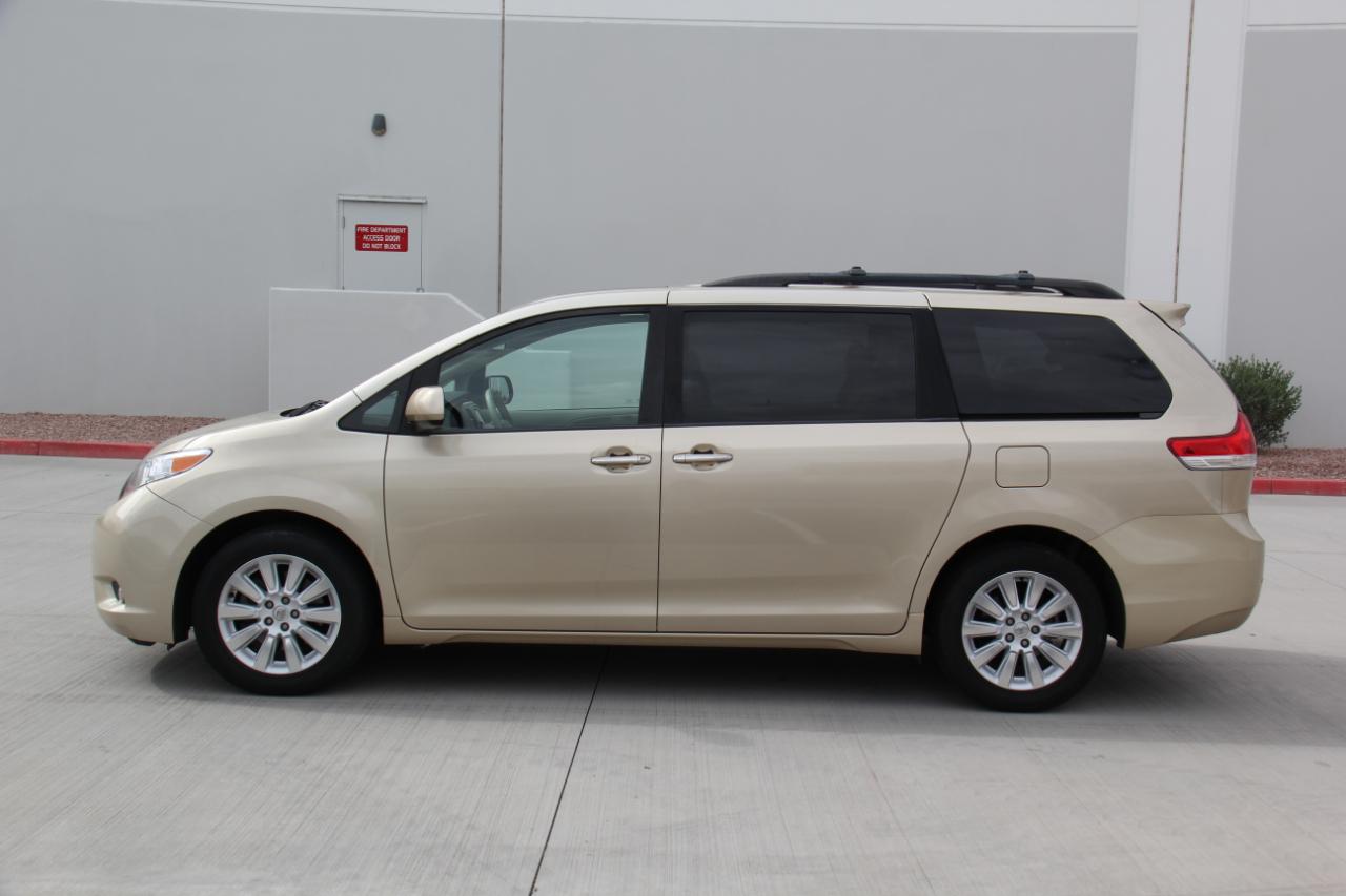 Toyota Sienna  2014