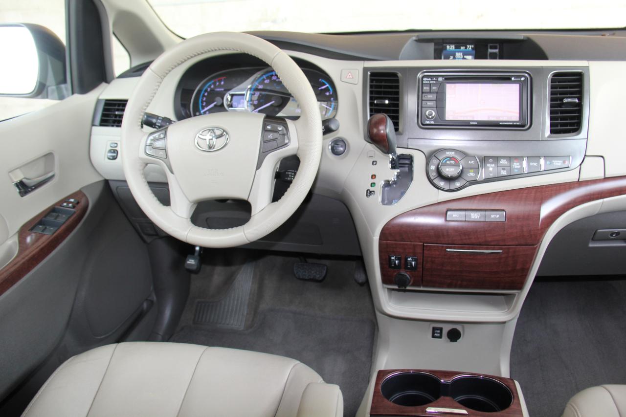 Toyota Sienna  2014