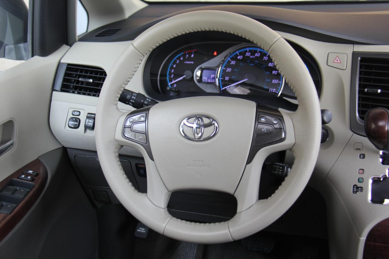 Toyota Sienna  2014