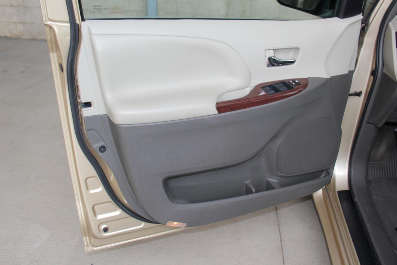Toyota Sienna  2014
