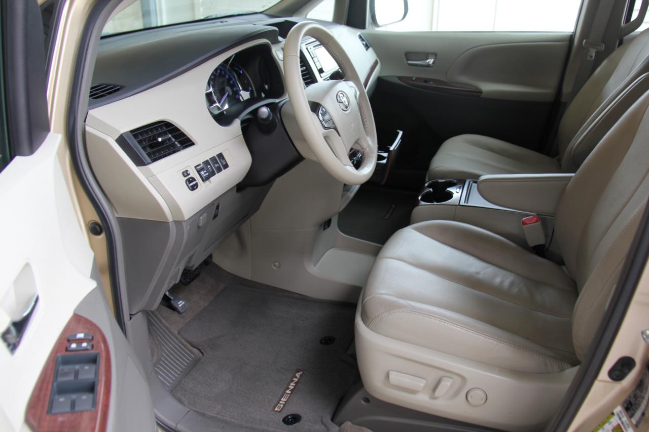 Toyota Sienna  2014