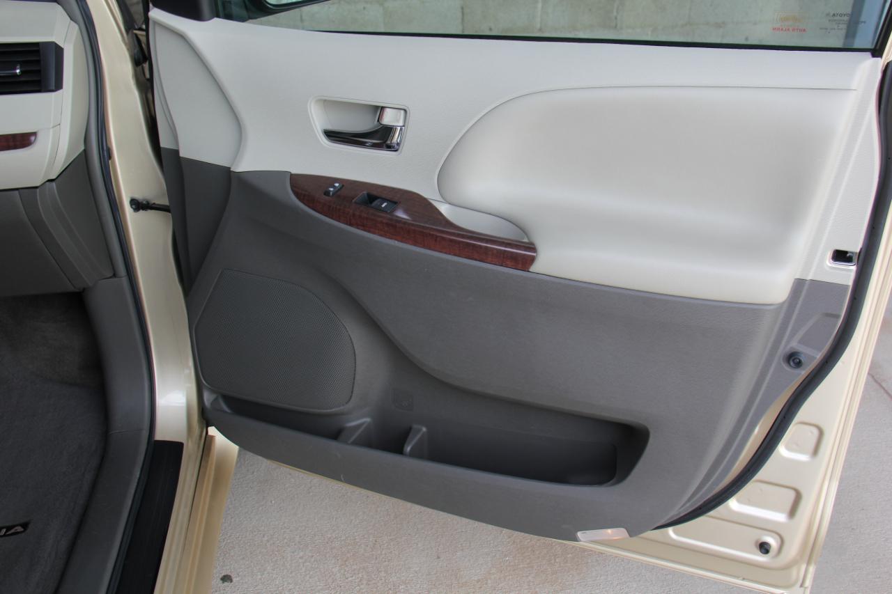Toyota Sienna  2014