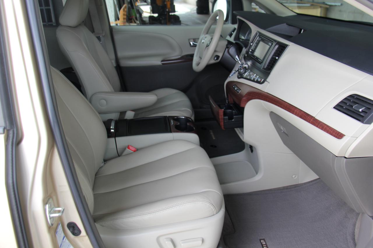 Toyota Sienna  2014
