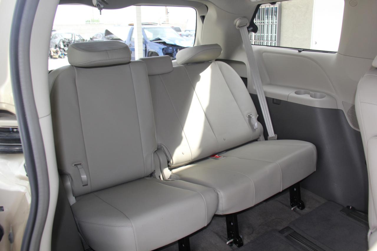 Toyota Sienna  2014