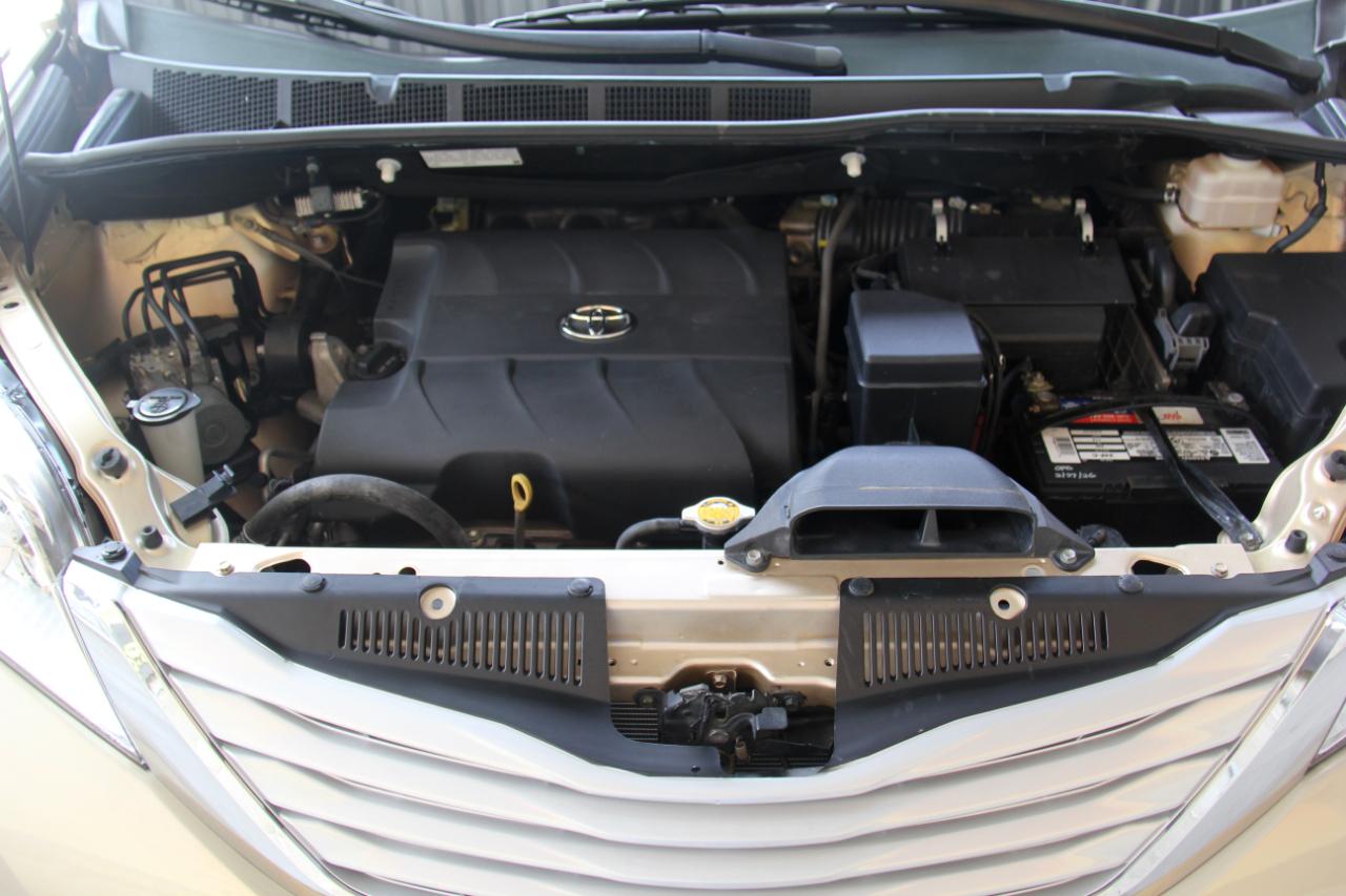 Toyota Sienna  2014