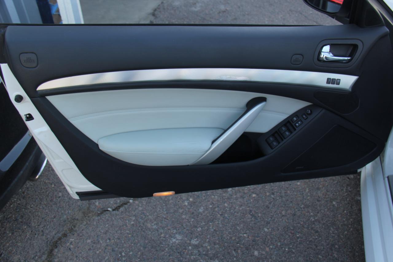 Infiniti G Convertible G37 Sport 6MT 2012