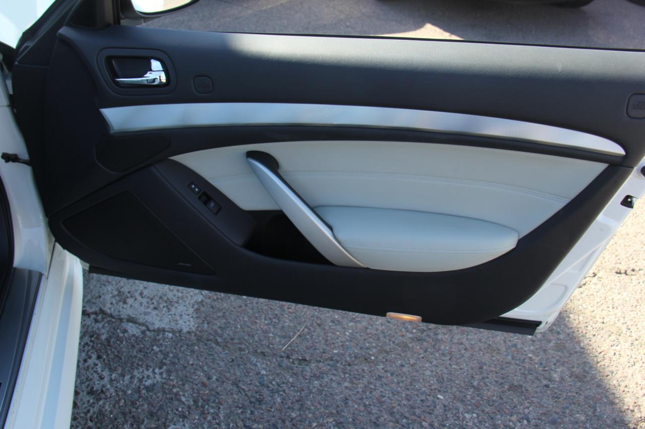 Infiniti G Convertible G37 Sport 6MT 2012