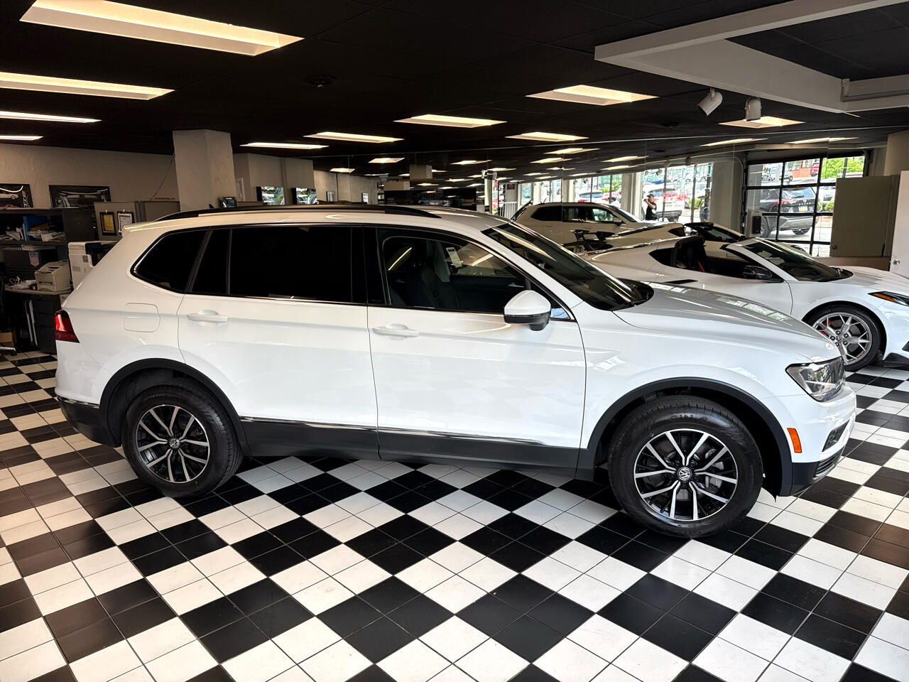 2021 Volkswagen Tiguan SEL photo 3