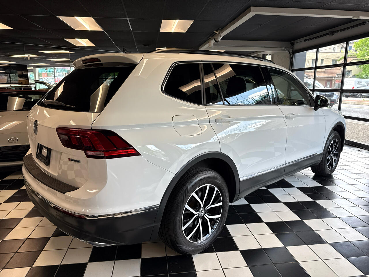 2021 Volkswagen Tiguan SEL photo 4