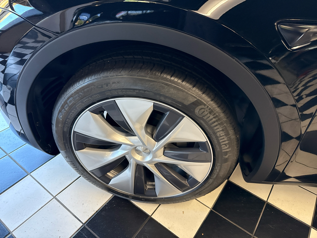 2022 Tesla Model Y Long Range photo 9