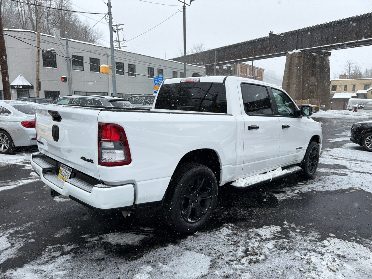 RAM 1500 Big Horn Crew Cab SWB 4WD 2023