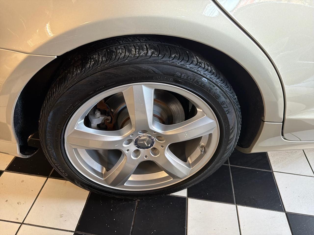 Mercedes-Benz CLS-Class CLS550 4MATIC 2012