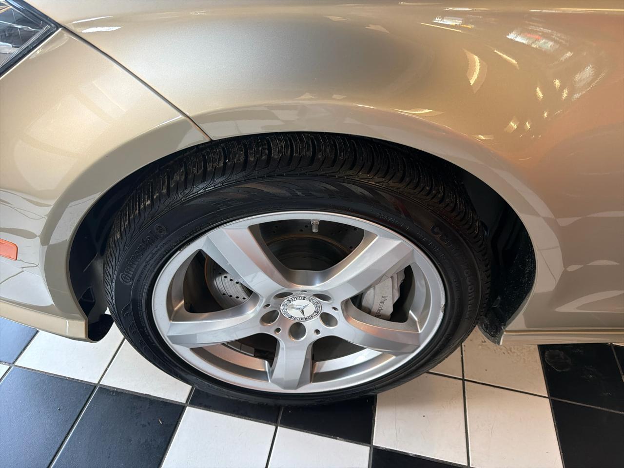 Mercedes-Benz CLS-Class CLS550 4MATIC 2012