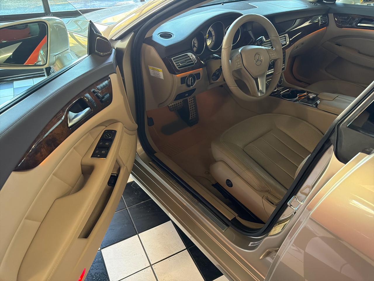 Mercedes-Benz CLS-Class CLS550 4MATIC 2012