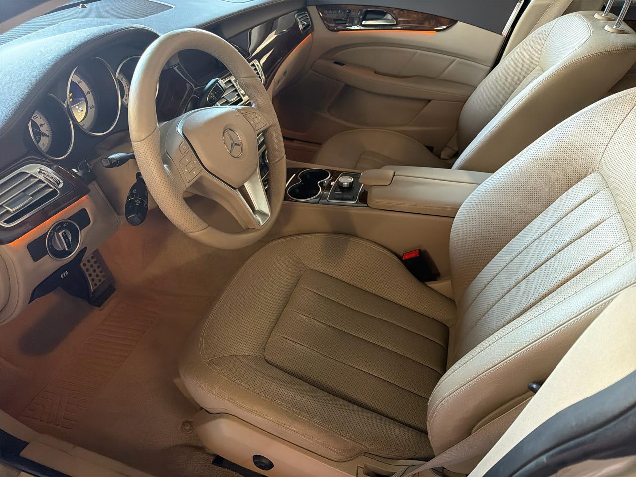 Mercedes-Benz CLS-Class CLS550 4MATIC 2012